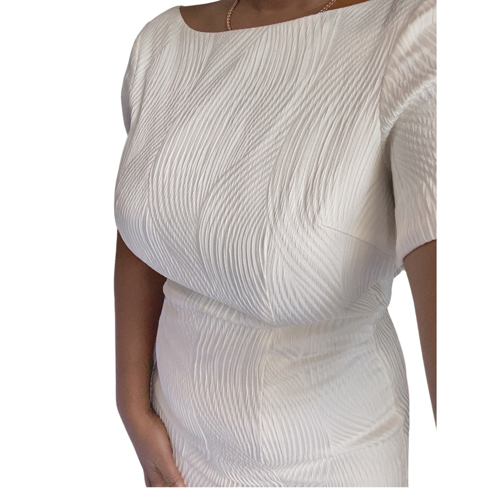 Classic H&M off white short sleeve dress